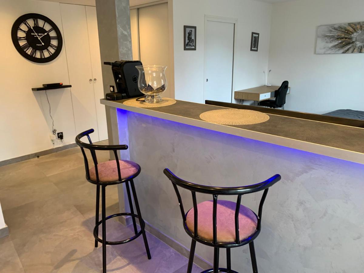 Grand Studio Tres Agreable Avec Bar, Cuisine Et Terrasse Cagnes-sur-Mer Esterno foto