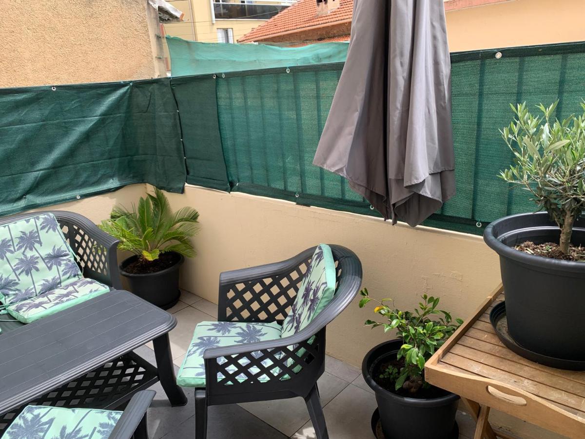 Grand Studio Tres Agreable Avec Bar, Cuisine Et Terrasse Cagnes-sur-Mer Esterno foto