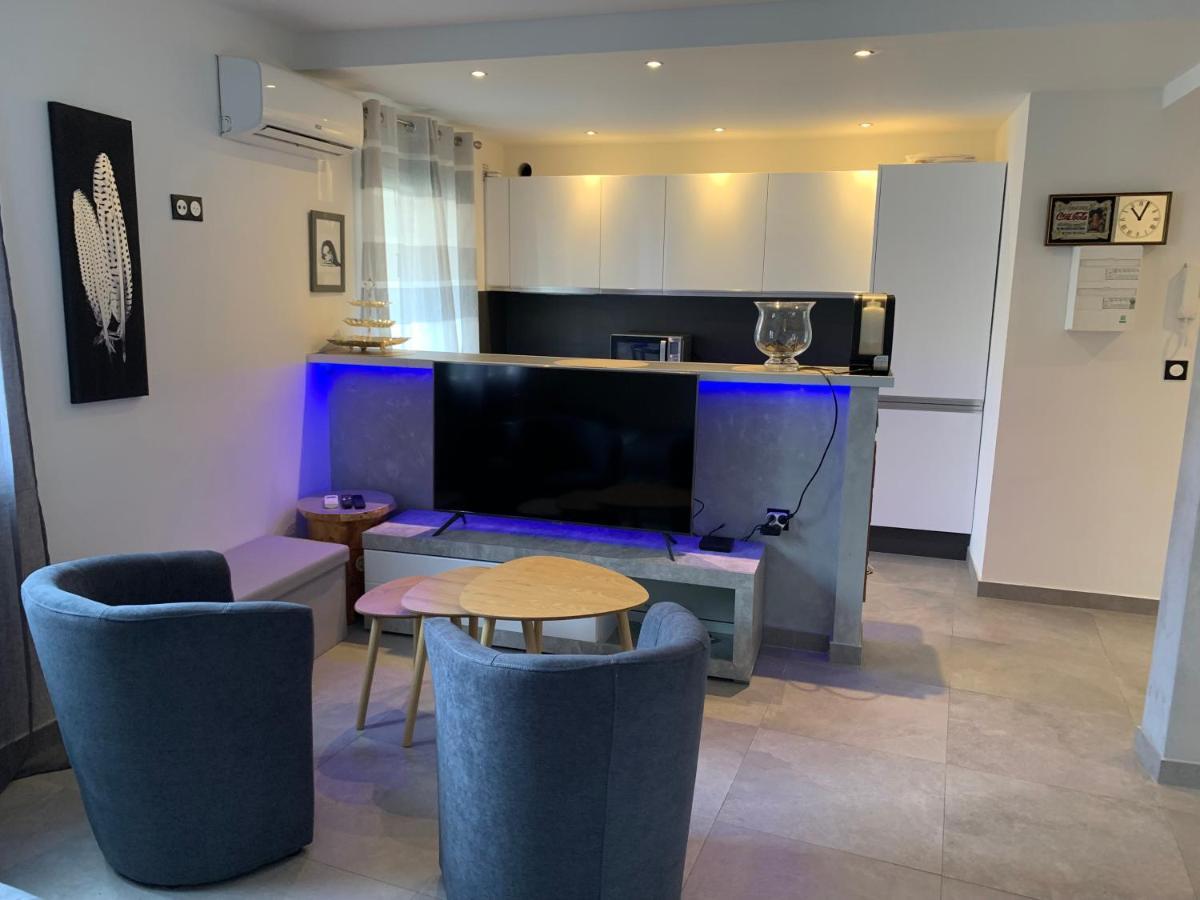 Grand Studio Tres Agreable Avec Bar, Cuisine Et Terrasse Cagnes-sur-Mer Esterno foto